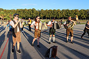 Sommer in der Stadt: ScheinEilig beim Bavaria Linedance auf der Theresienwiese (©Foto: Martin Schmitz)